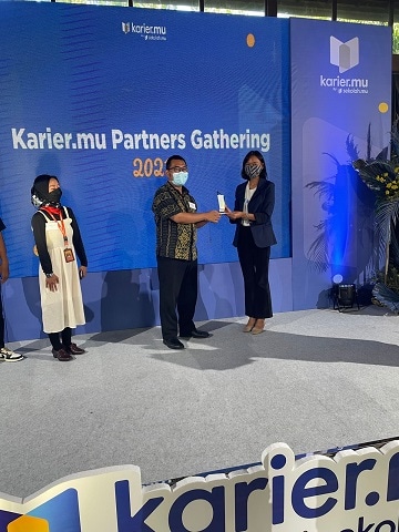 Sekolah Vokasi IPB University Raih Penghargaan Best Program Category Learning Quality