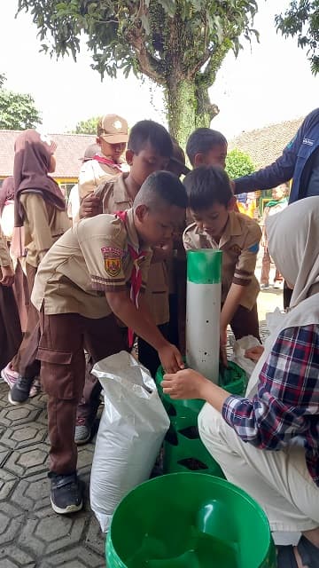 Mahasiswa IPB University Kenalkan Climate Change pada Murid SDN Cihideung Ilir 03