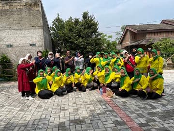 Mahasiswa KKN-T IPB University Ikut Serta Dalam Persiapan Lomba P2WKSS Kelurahan Curug, Bogor Barat