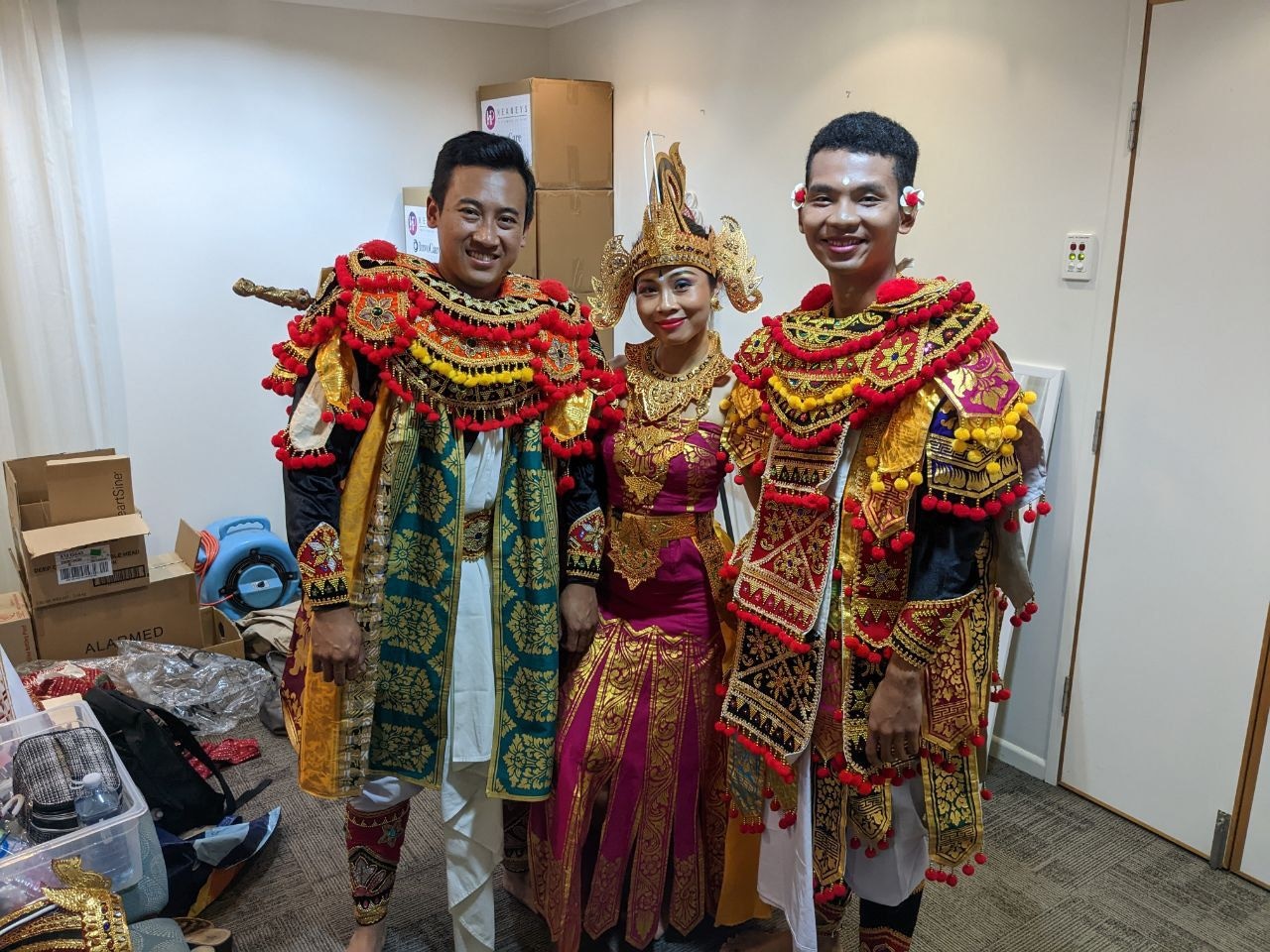 Awardee IISMA 2022 Asal Bali Menampilkan Tari Baris Tunggal Pada Peringatan 20 Tahun Bom Bali di Gold Coast, Australia