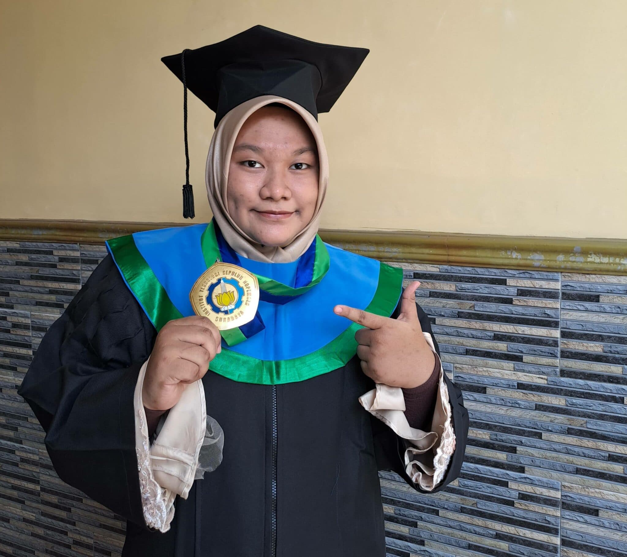 Usia 20 Tahun, Qonita Jadi Wisudawan Termuda di Wisuda ke-128 ITS
