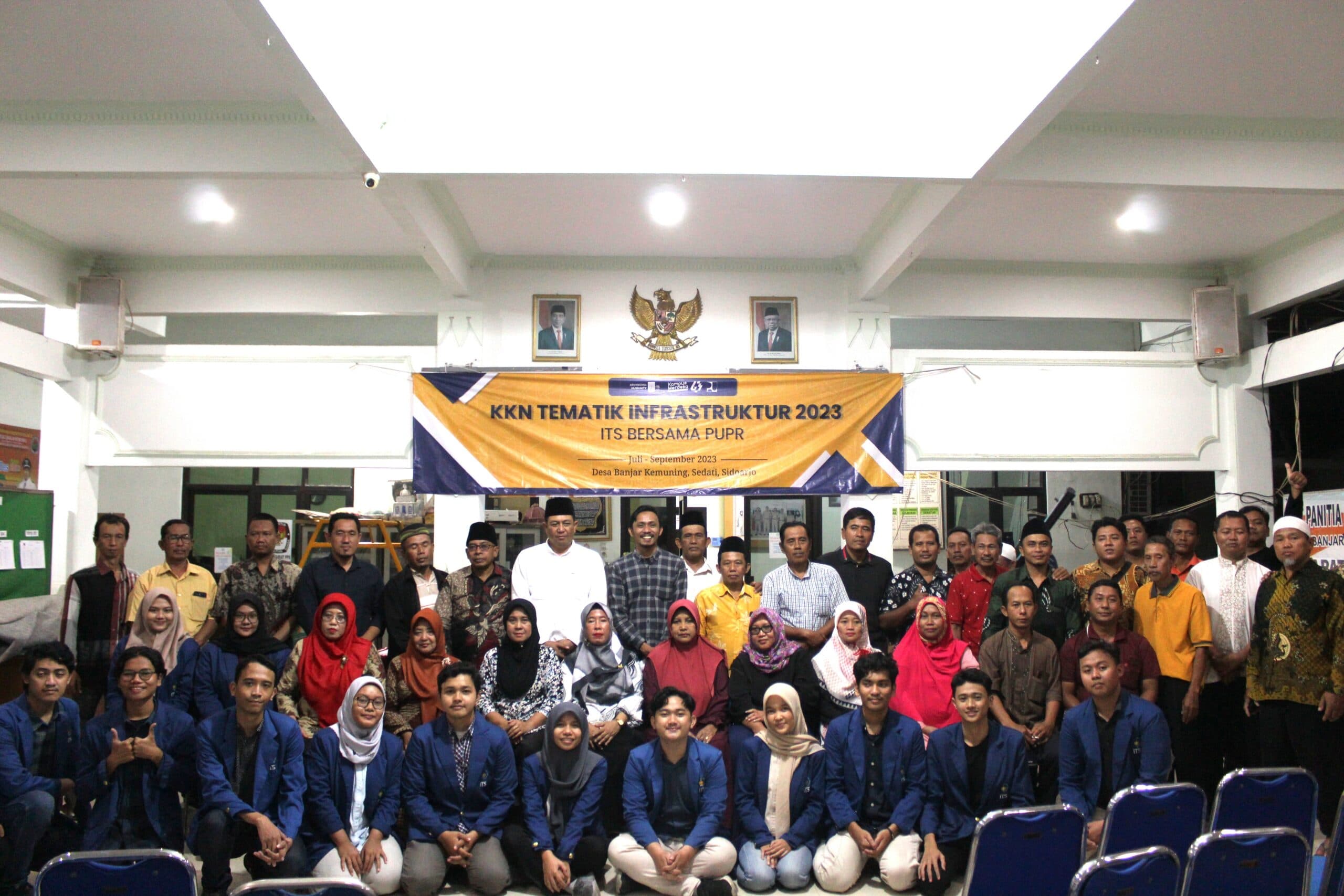 KKN Infrastruktur ITS Dorong Paving Block Kulit Kerang