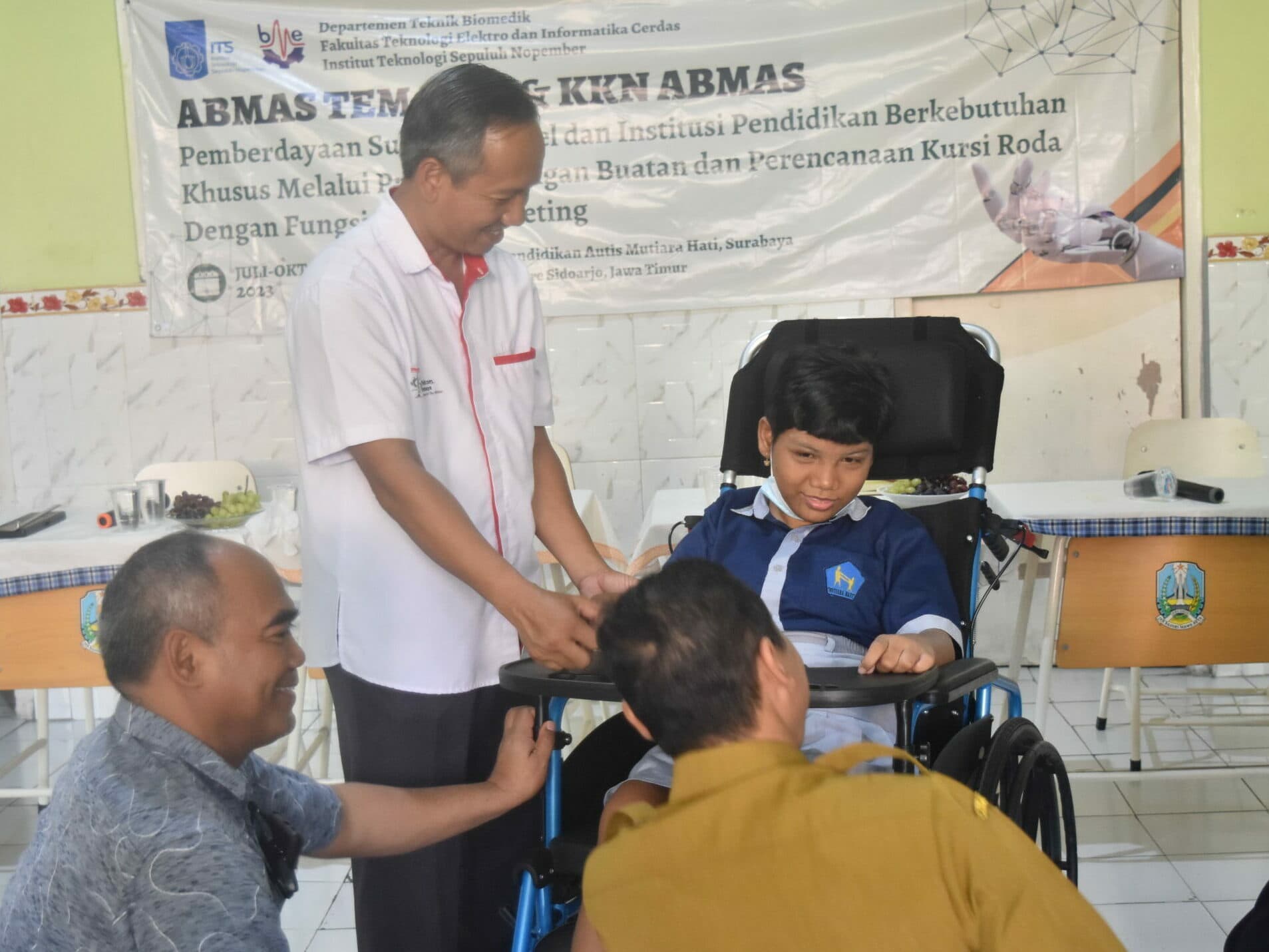 Abmas ITS Rancang Kursi Roda Toileting dan Tangan Buatan