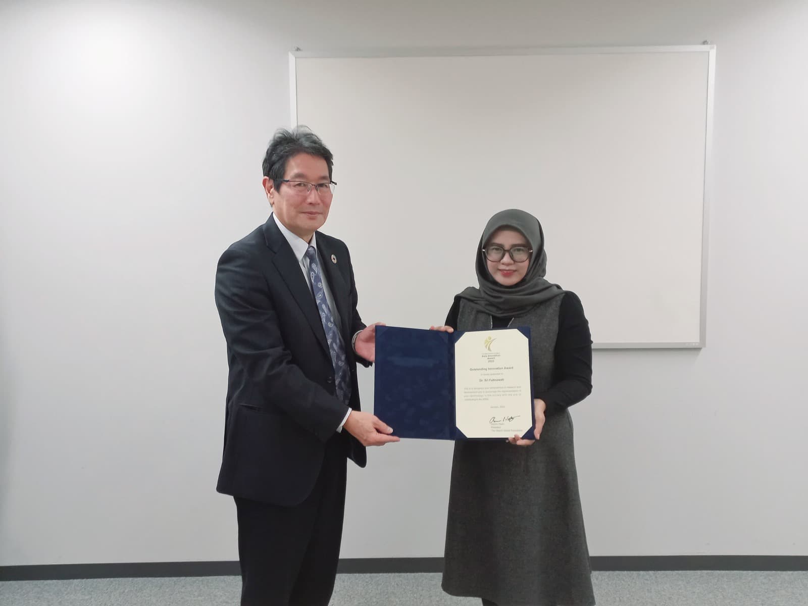 Dua Peneliti ITS Raih Hitachi Global Foundation Asia Innovation Award 2023