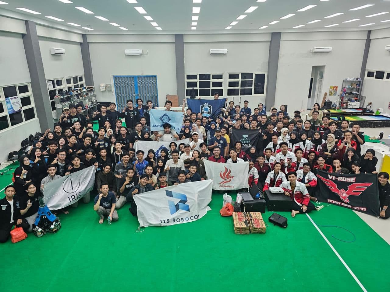Sabet Enam Juara, Tim Robot ITS Berjaya di KRI 2024 Wilayah II