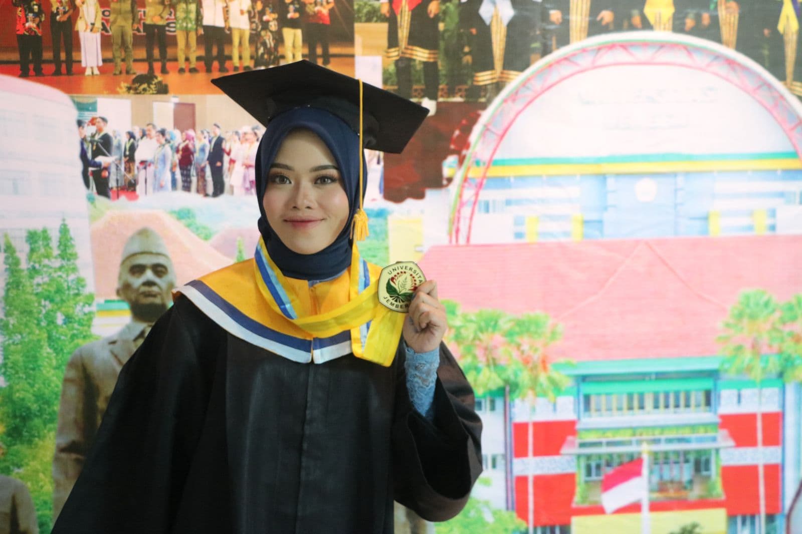 Tak Menyerah dalam Keterbatasan: Wisudawan UNEJ Ini Sukses Berkat Usaha Sendiri