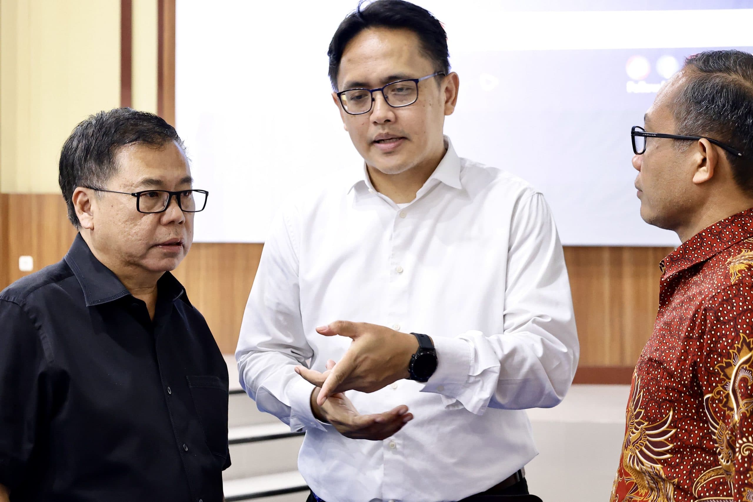 Perkuat Komitmen Pendidikan Inklusif, Kemdiktisaintek dan Komisi X DPR RI Kunjungi SLB Negeri 1 Makassar