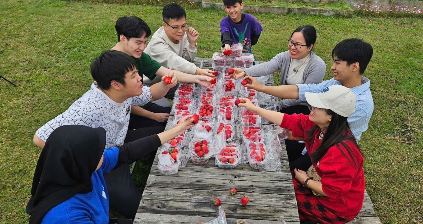 Jelajahi Dunia, Raih Pengalaman: Mahasiswi HI UNEJ Sukses Jadi Volunteer di Vietnam