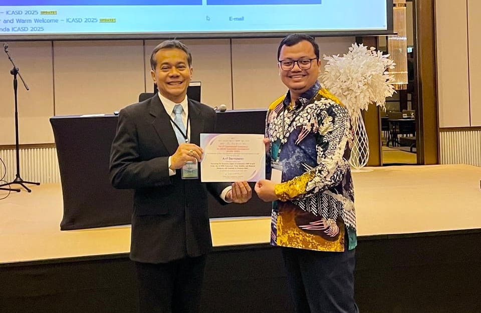 Dosen FEB Raih Predikat Best Paper di Konferensi Internasional ICASD 2025 Thailand