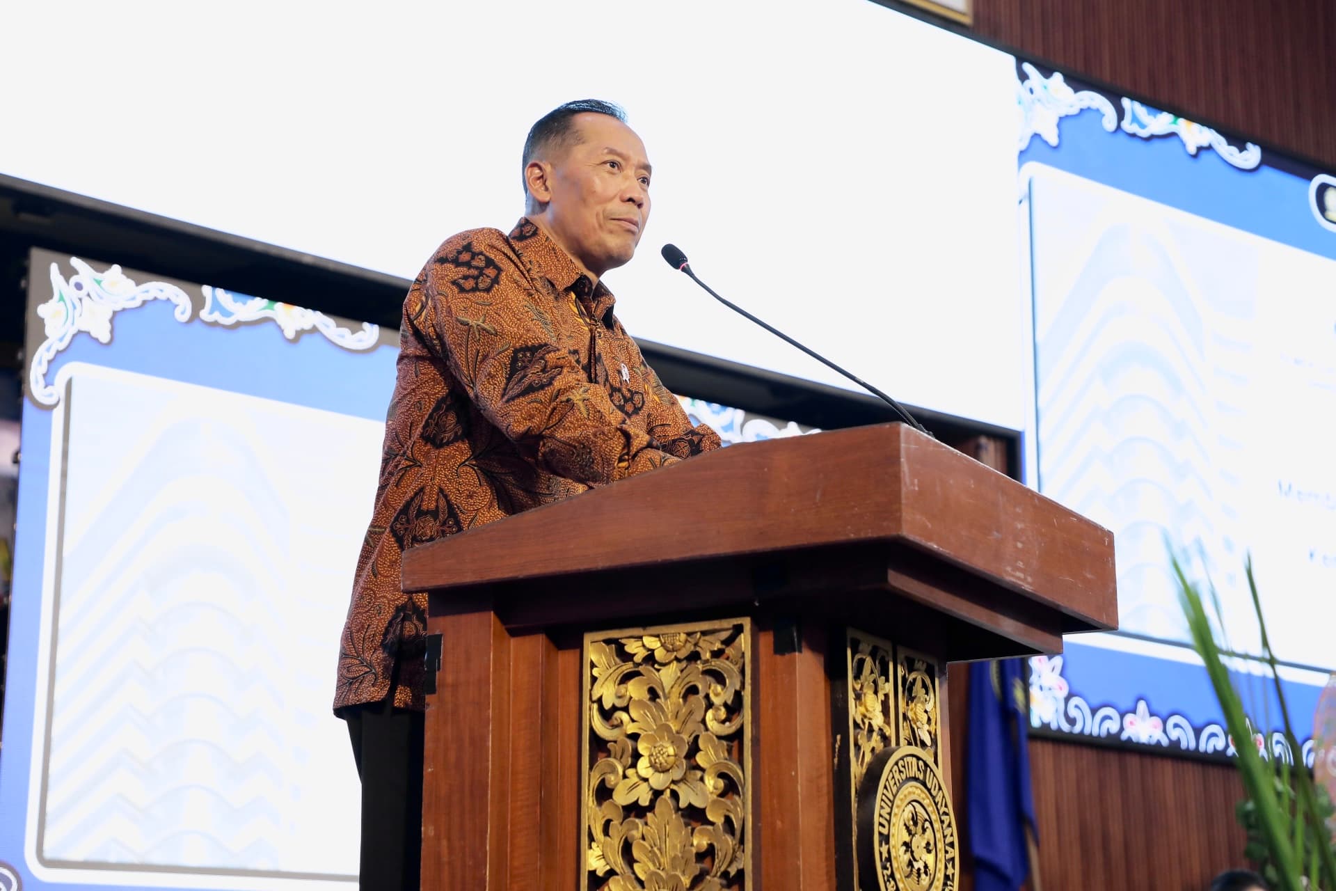 Di PKKMB Unud, Wamen Fauzan kampanyekan PPKPT dan ajak Mahasiswa Baru berbakti untuk Bangsa dan Negara.