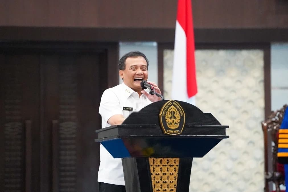 Rektor UNDIP Sambut 16.380 Mahasiswa Baru, Gubernur Jateng Hadir Hangatkan Suasana PMB 2025