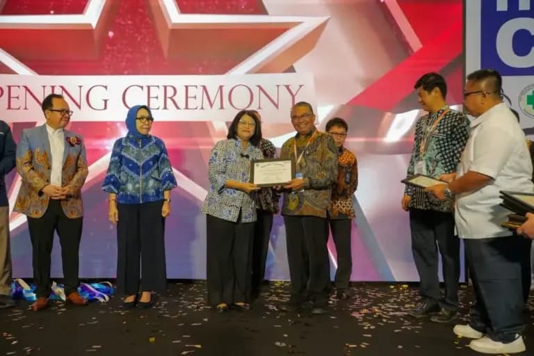 Pakar UNDIP Terima Penghargaan Indohealthcare & GAKESLAB Expo 2025: Apresiasi atas Hilirisasi Teknologi Ozone dan Plasma