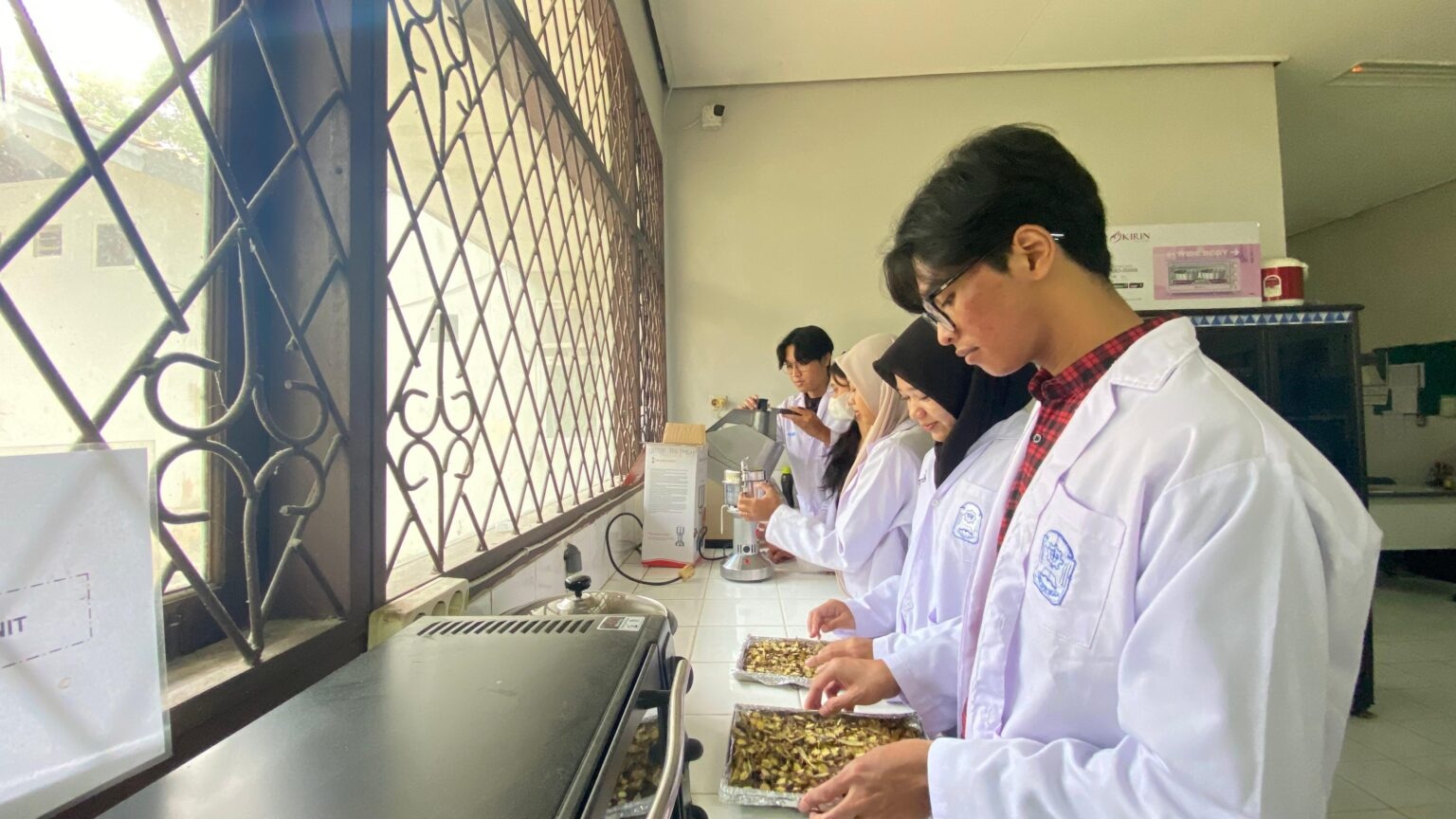 Inovasi Broconic, Tim PKM-K Unila Sulap Limbah Air Kelapa Jadi Solusi Hama Kakao Ramah Lingkungan