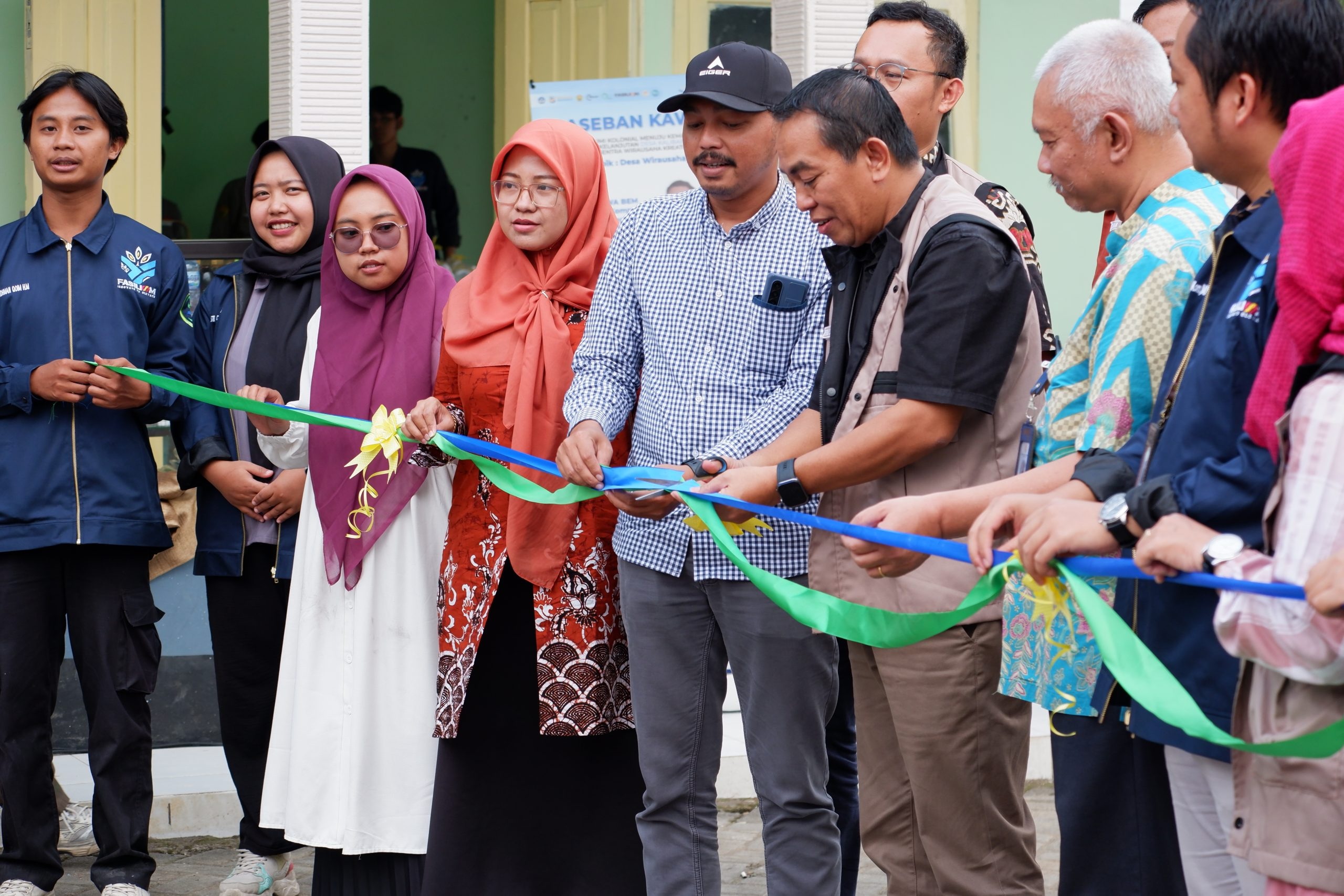 Inovasi Digital PPK Ormawa BEM FASILKOM UNEJ: E-Katalog dan Website Marketplace Produk UMKM terobosan di Desa Kalibaru Manis Kabupaten Banyuwangi