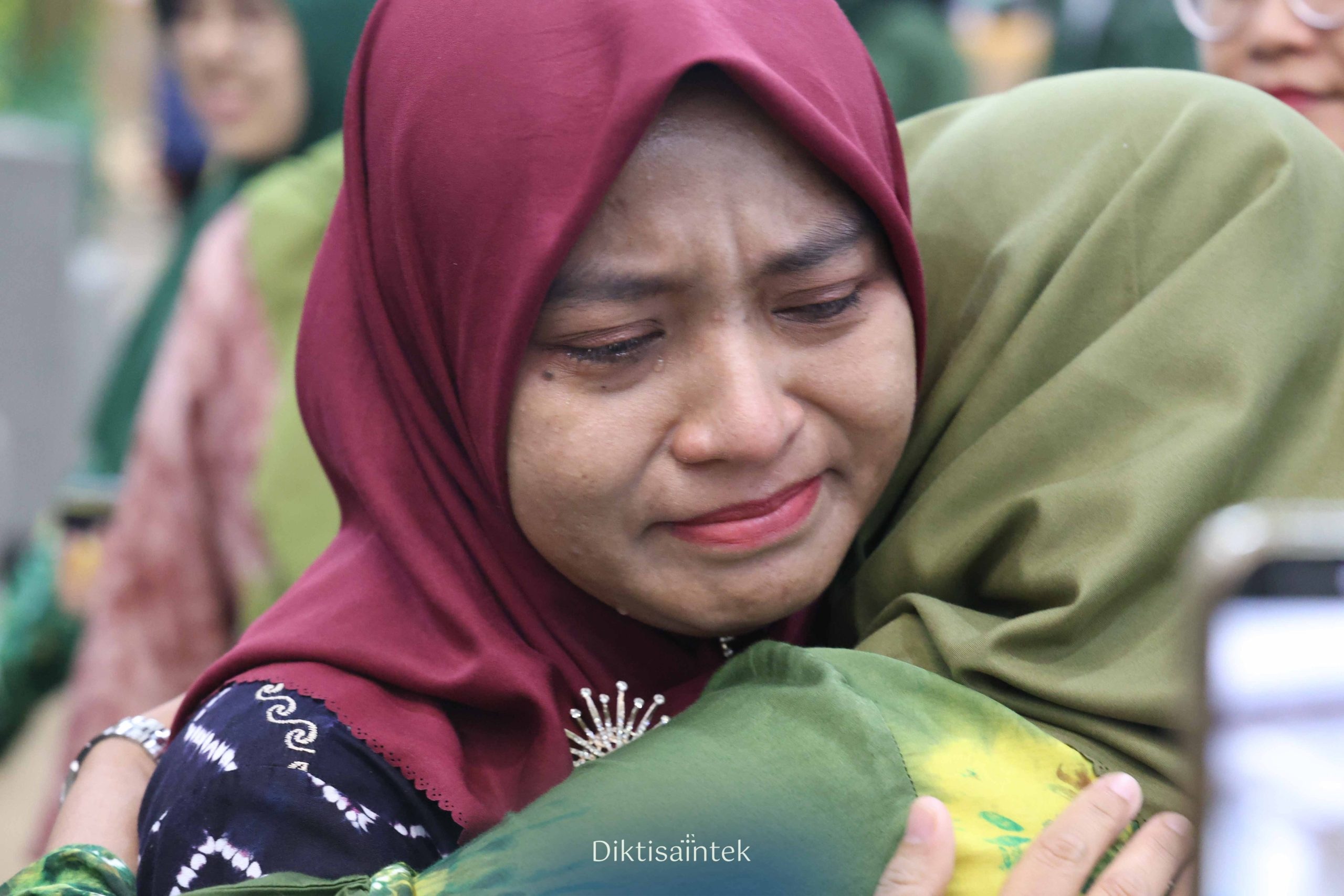 Lawan Stunting di Kalimantan: Helmina Wati Kembangkan Serbuk Daun Kalakai dari Tanah Rawa