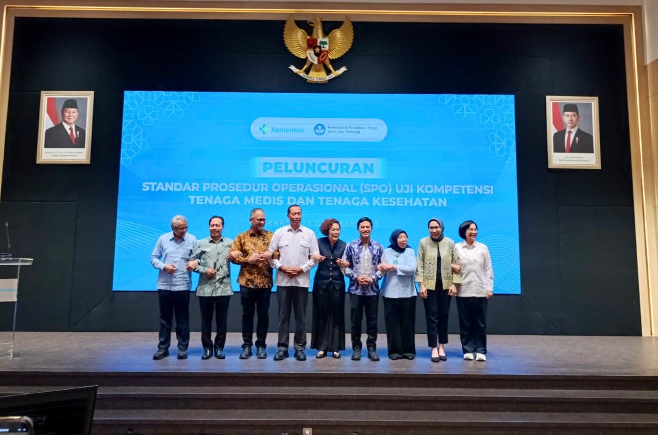 Pastikan Lulusan Kompeten, Mendiktisaintek dan Menkes Tandatangani Keputusan Bersama SPO Uji Kompetensi Nasional untuk Peserta Didik Tenaga Medis dan Tenaga Kesehatan