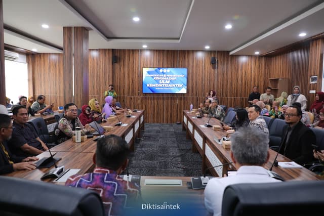 Sesjen Kemdiktisaintek Melaksanakan Diskusi dan Penguatan Kehumasan