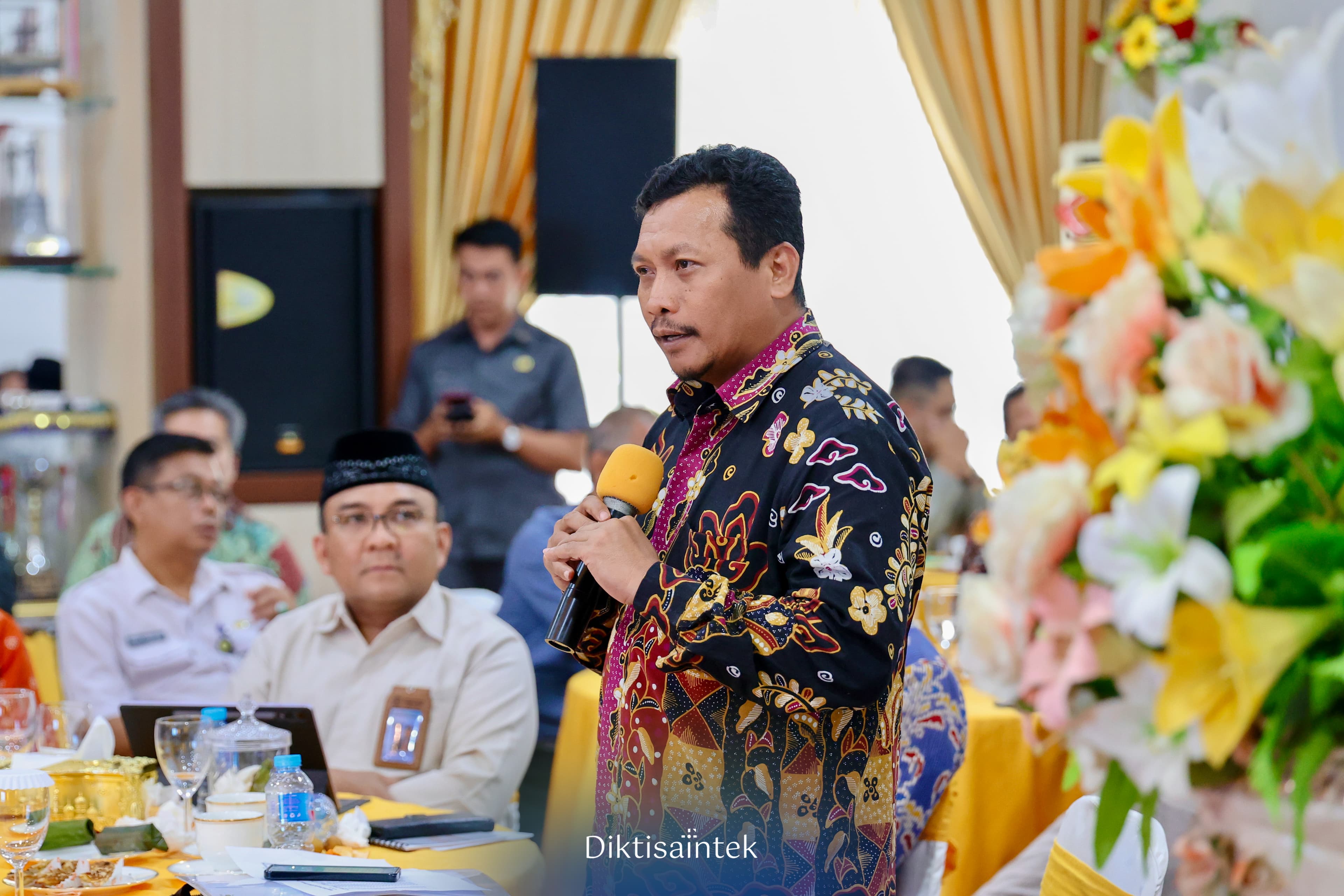 Kunjungi Kepulauan Karimun, Kemdiktisaintek Dampingi Komisi X DPR RI, Serap Aspirasi untuk Pemerataan Pendidikan