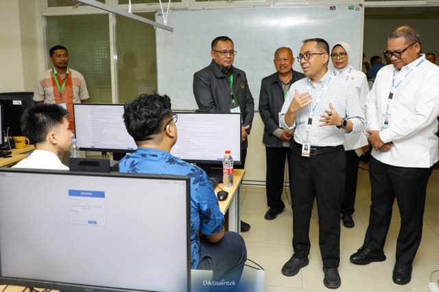 Mendiktisaintek Melaksanakan Peninjauan UTBK di UNJ
