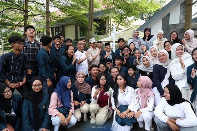 Mendiktisaintek Bersama Rektor Universitas Brawijaya Meninjau Lingkungan Kampus dan Fasilitas Pengolahan Sampah