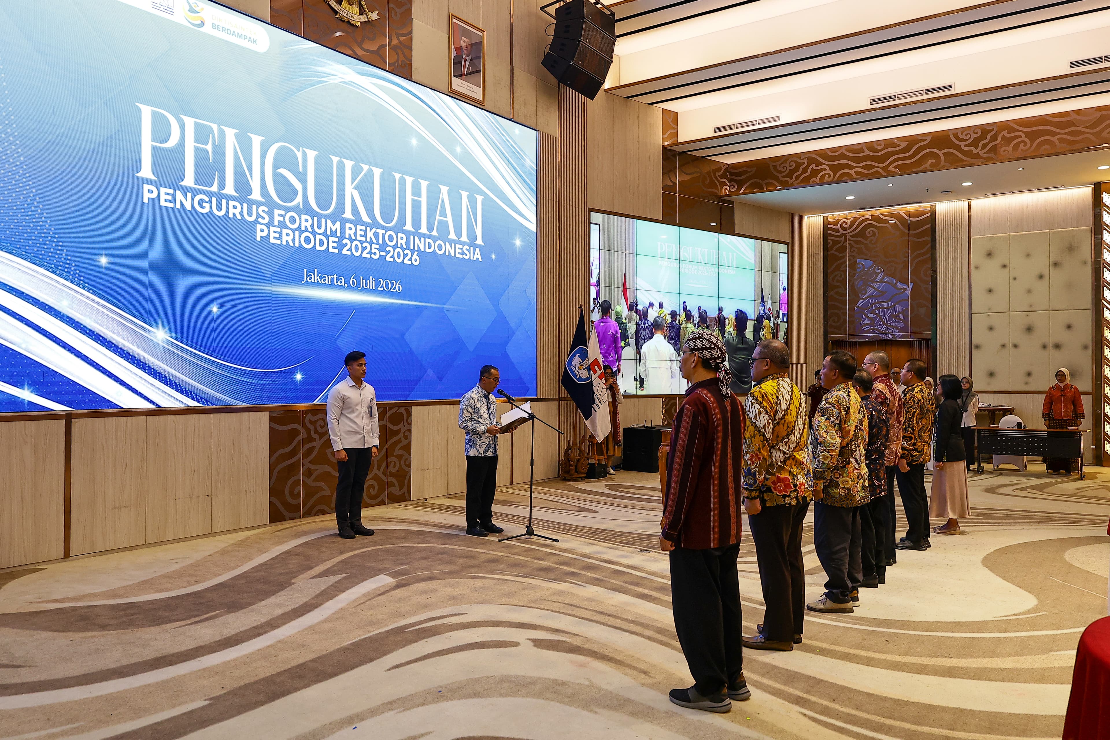 Mendiktisaintek Kukuhkan Pengurus Forum Rektor Indonesia, Dorong Kolaborasi Antarkampus untuk Perkuat Riset dan Hilirisasi Inovasi