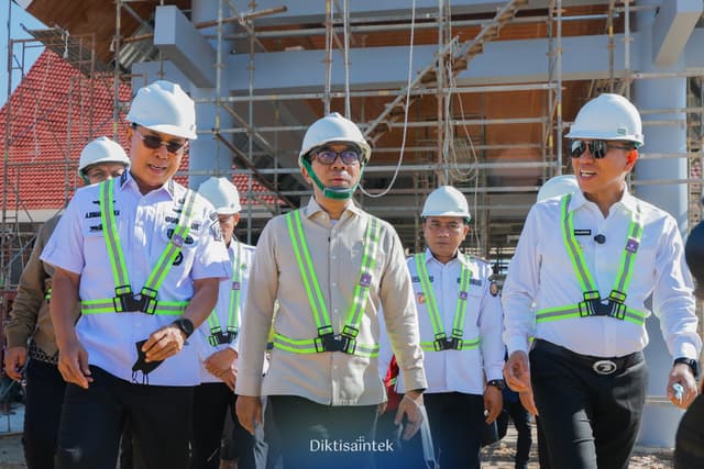Mendiktisaintek Melalukan Tinjauan ke Sekolah Unggul Garuda Baru di Konawe Selatan, Sulawesi Tenggara