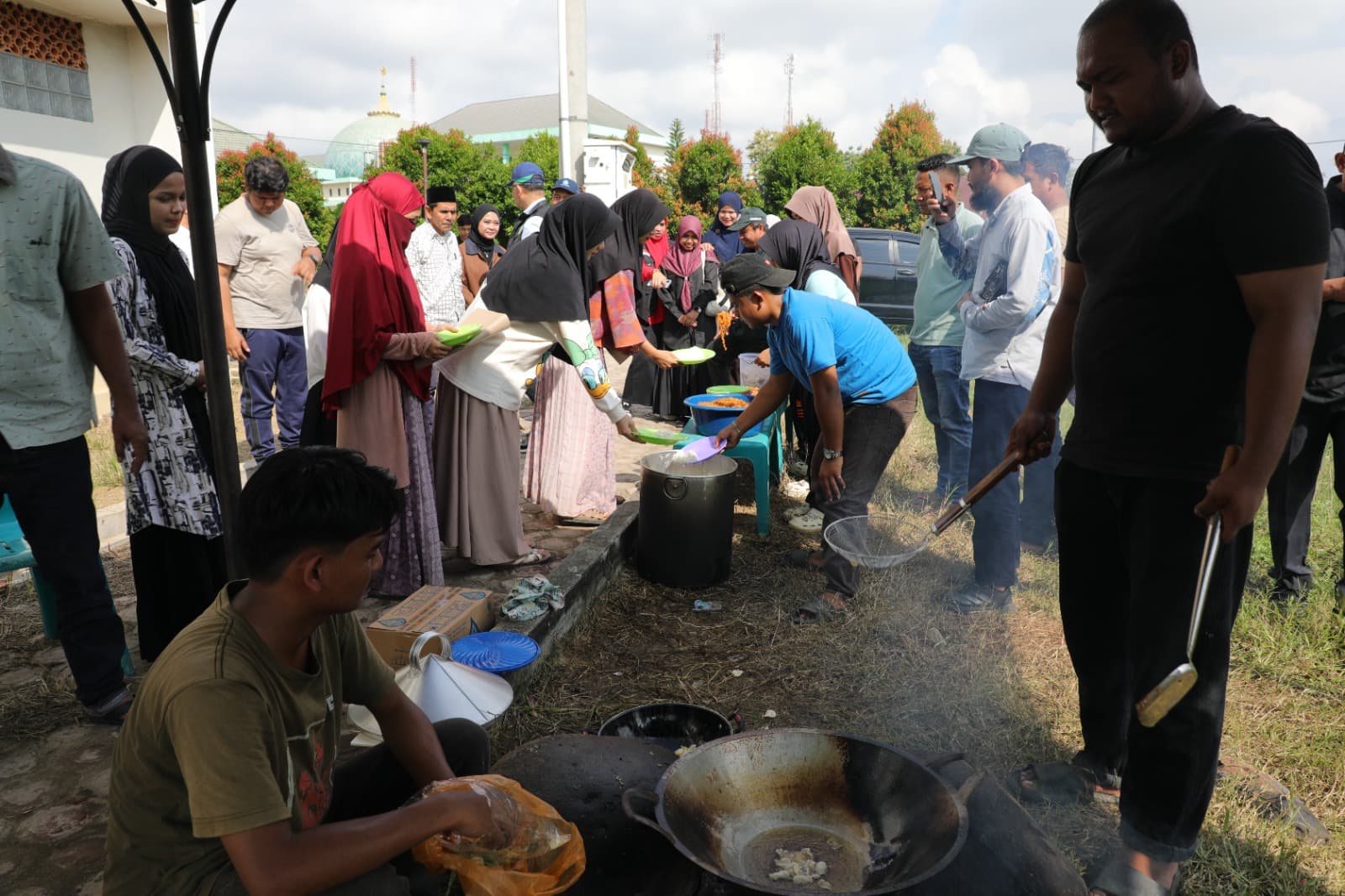 Posko Dapur Umum Kampus di Aceh, Siapkan 500 Porsi Makan Perhari untuk Mahasiswa dan Warga Terdampak Bencana
