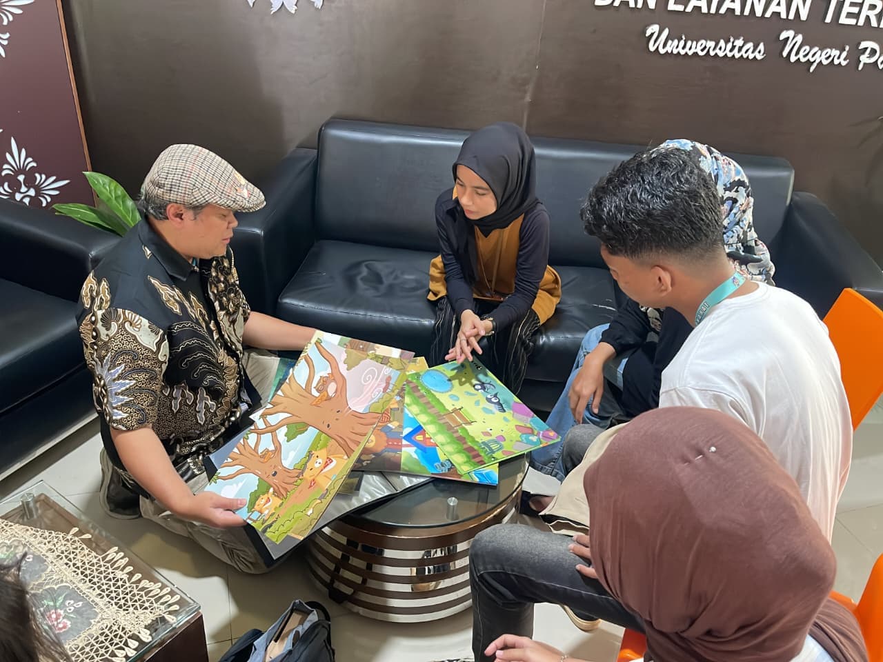 UNP dan ITB Berkolaborasi Pulihkan Trauma Anak Korban Banjir Sumbar Lewat Therapy Kit Edukatif