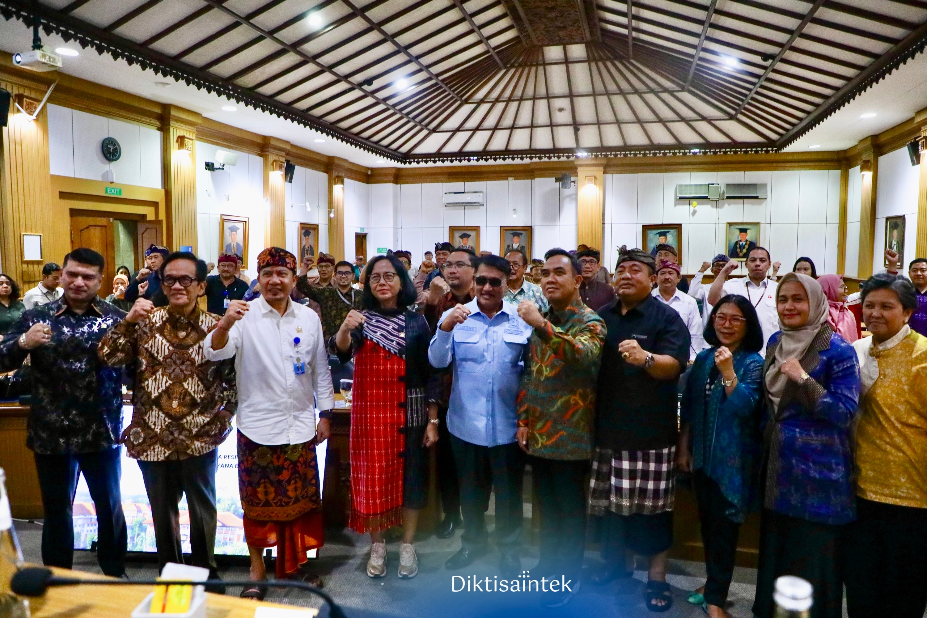 Kemdiktisaintek dan Komisi X DPR RI Selaraskan Isu Strategis Pendidikan Tinggi di Bali