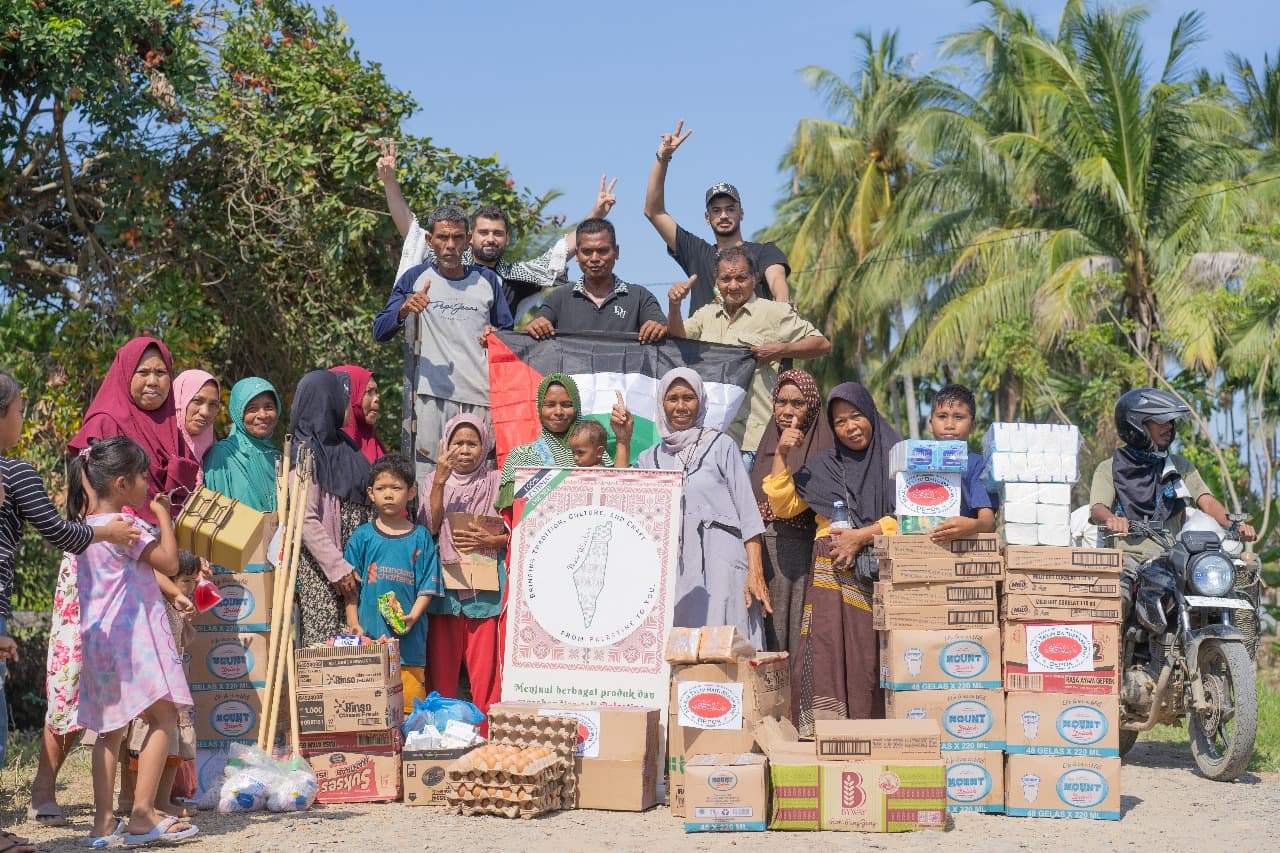 Alumnus Unila Asal Palestina Salurkan Bantuan Korban Banjir Sumatra