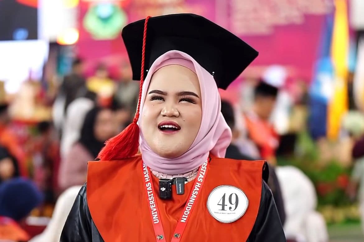 Ketika Keterbatasan Tak Memadamkan Mimpi: Lala, Wisudawan Unhas Pejuang Kesetaraan