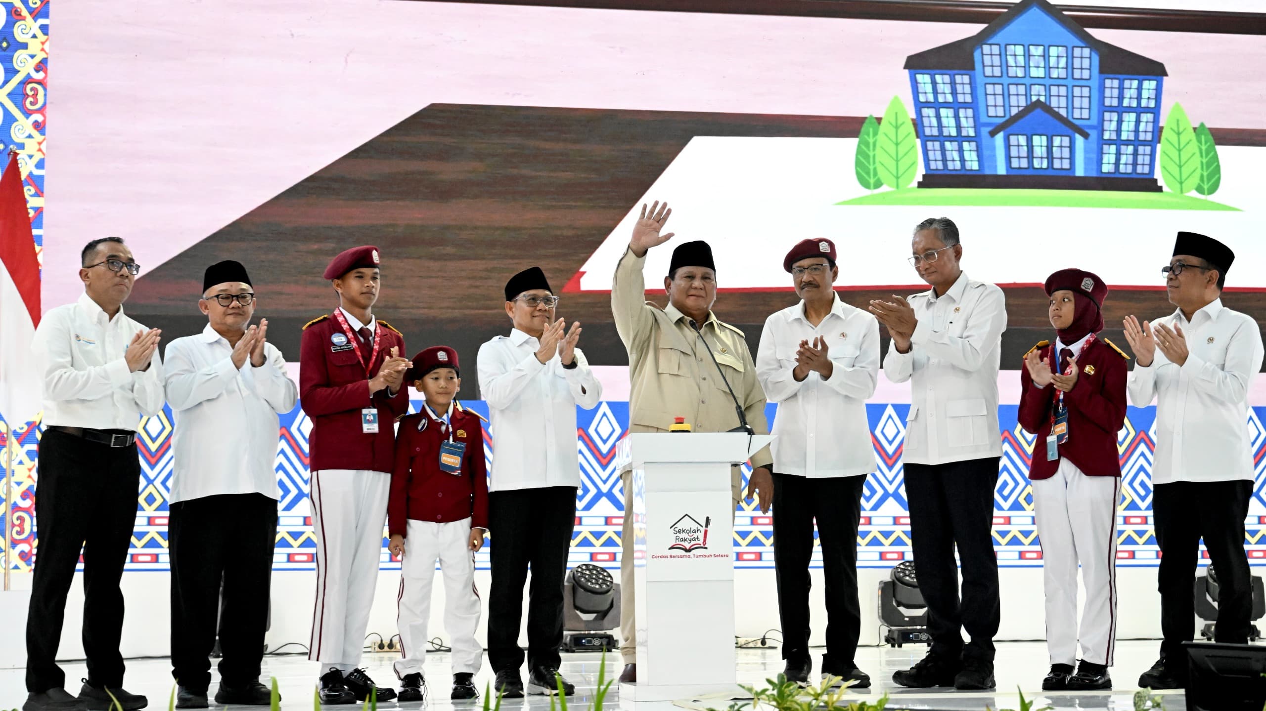 Presiden Prabowo Resmikan Operasional 166 Sekolah Rakyat di 34 Provinsi