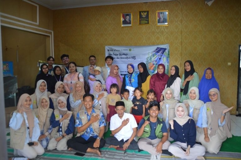 Sobat Bumi UNTIRTA Optimalkan PLTS, Dorong Kemandirian Energi dan Ekonomi UMKM di Desa Curug Agung