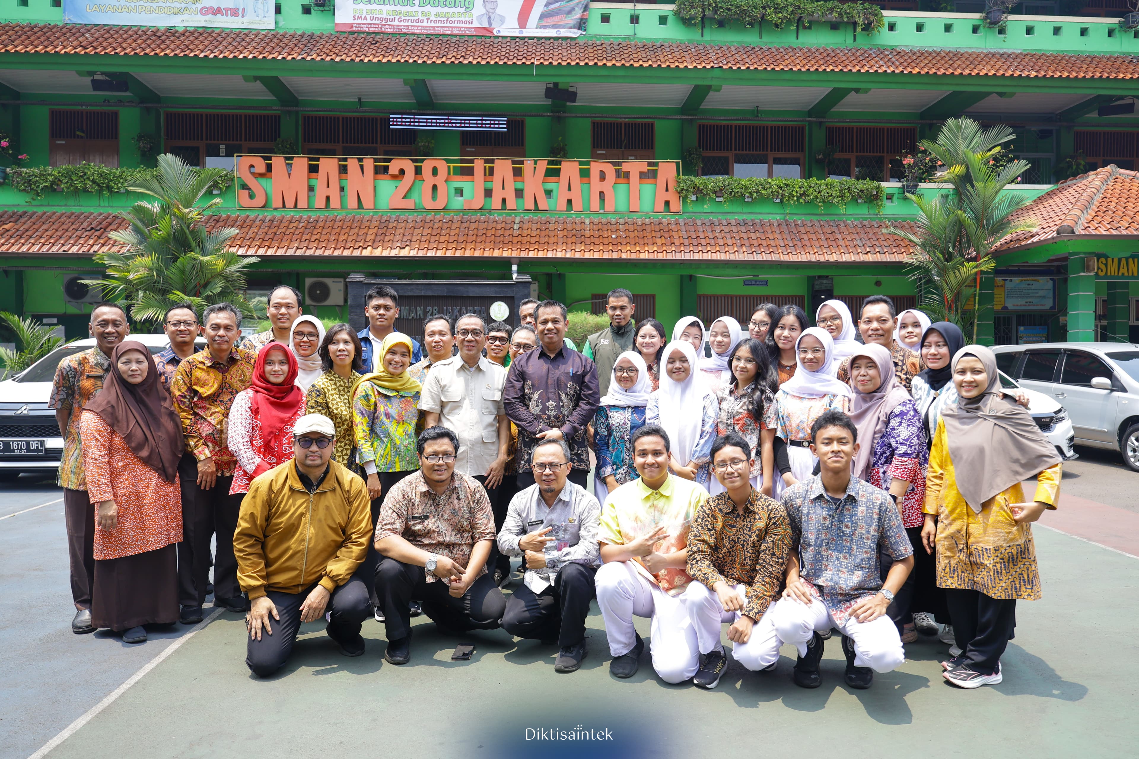 Serentak di 51 Titik Nasional, Kemdiktisaintek Gelar Open House SMA Unggul Garuda, Menteri Brian Hadir di SMAN 28 Jakarta