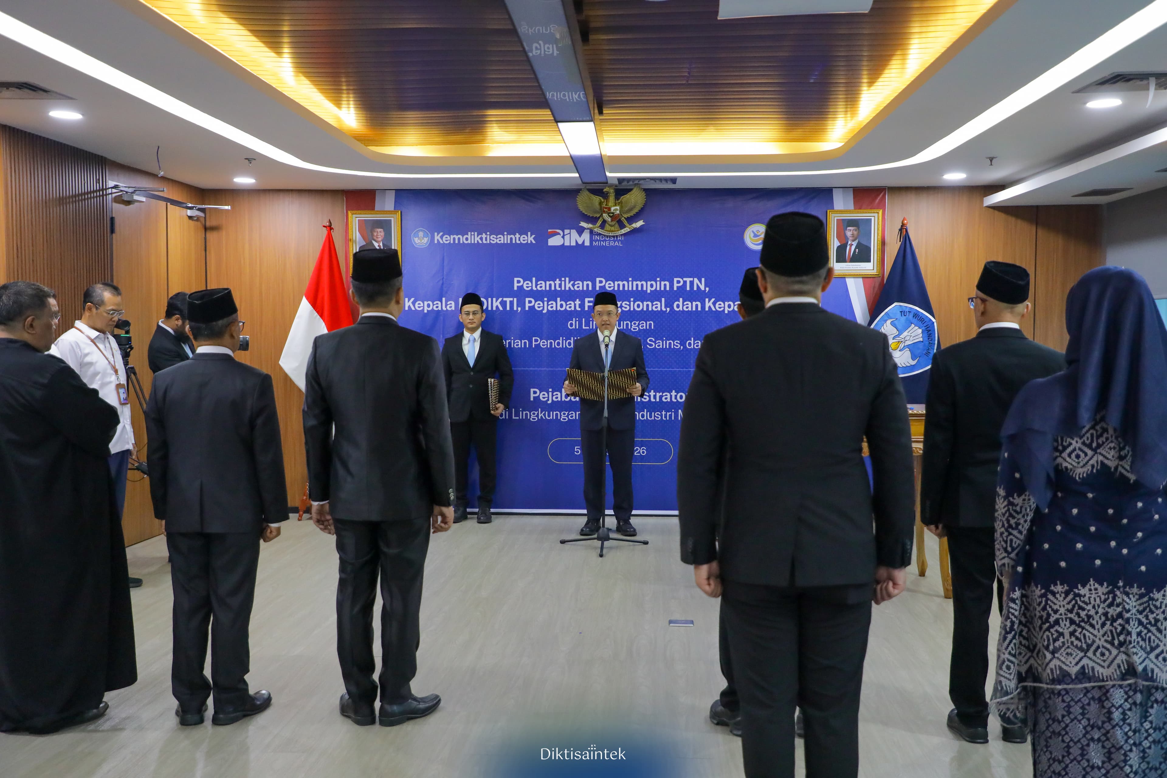 Lantik Pimpinan PTN dan Pejabat Struktural, Kemdiktisaintek Dorong Kepemimpinan yang Adaptif dan Kolaboratif