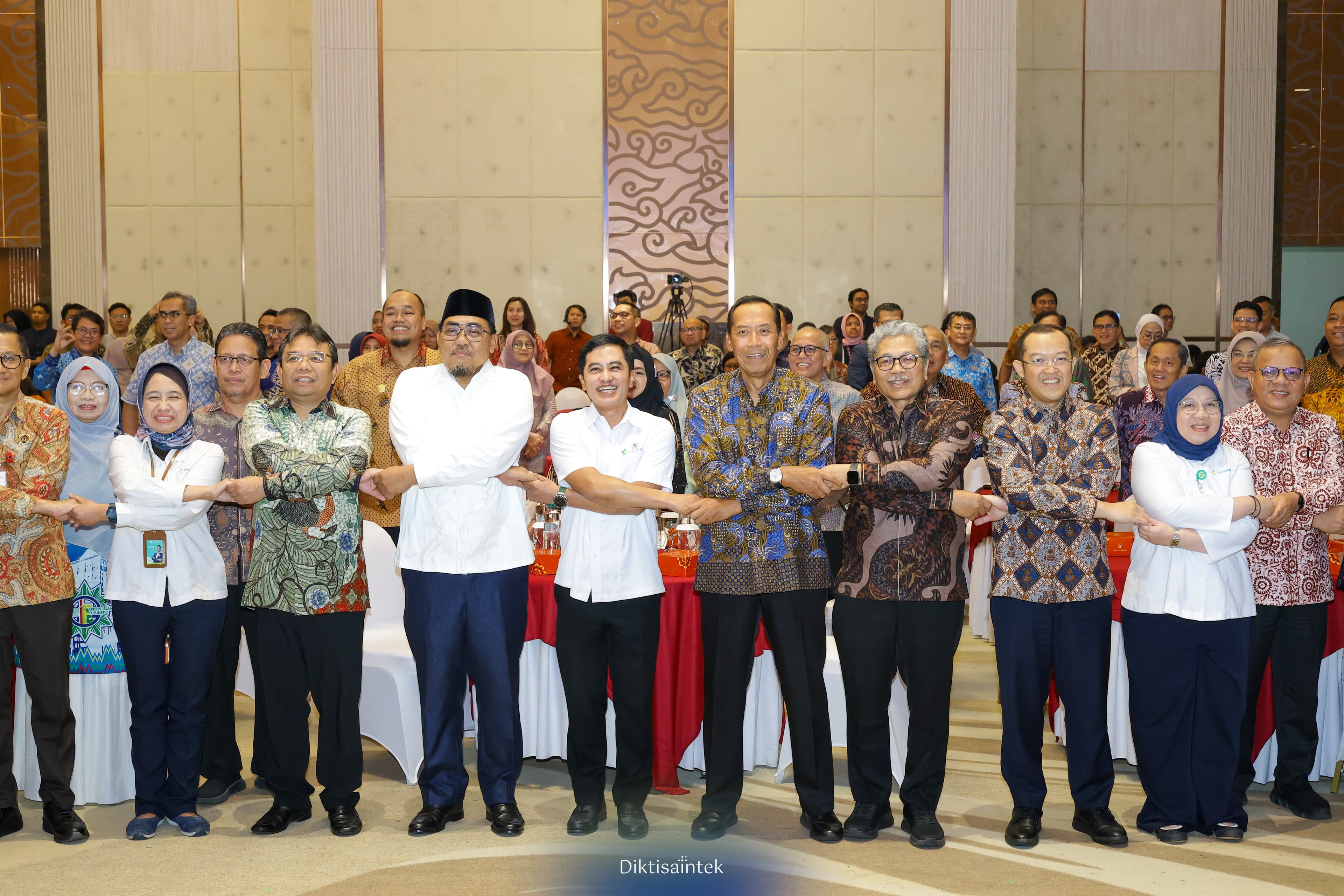 Kemdiktisaintek Siapkan 1.000 Beasiswa Dokter dan Dokter Gigi Spesialis