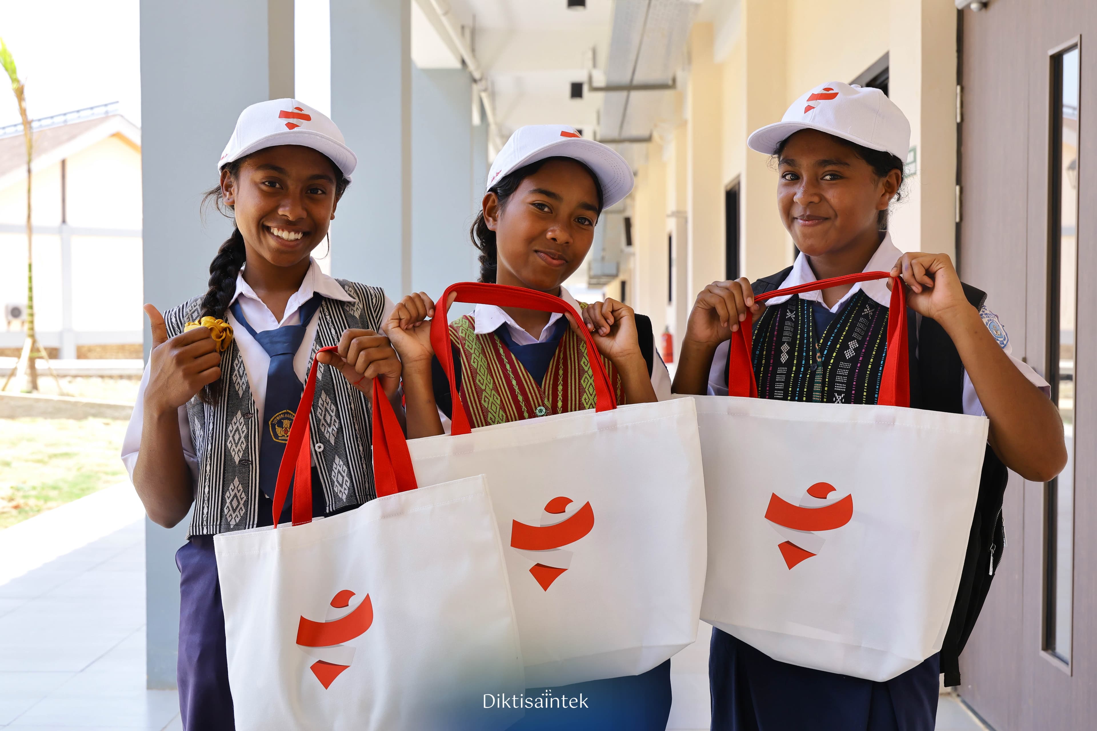 Kemdiktisaintek Ajak Masyarakat Kenali SMA Unggul Garuda TTS, Perluas Akses Pendidikan Berkualitas