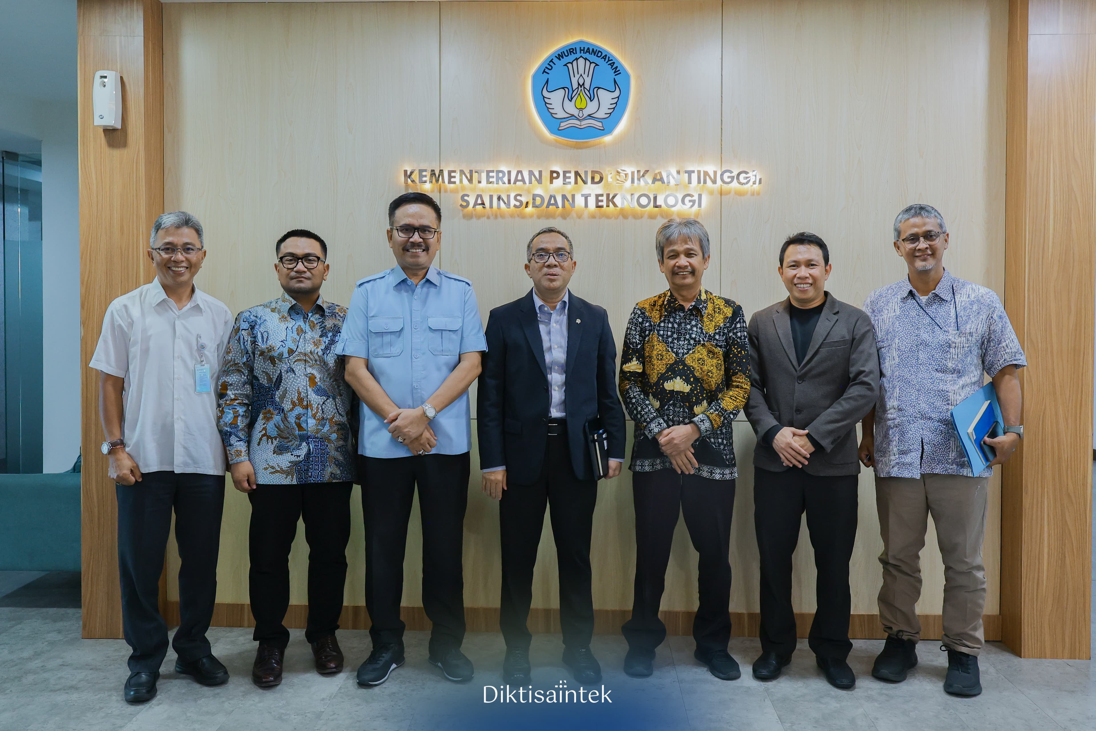 Mendiktisaintek Libatkan Kampus dan Industri, Dorong Hilirisasi Riset Kratom