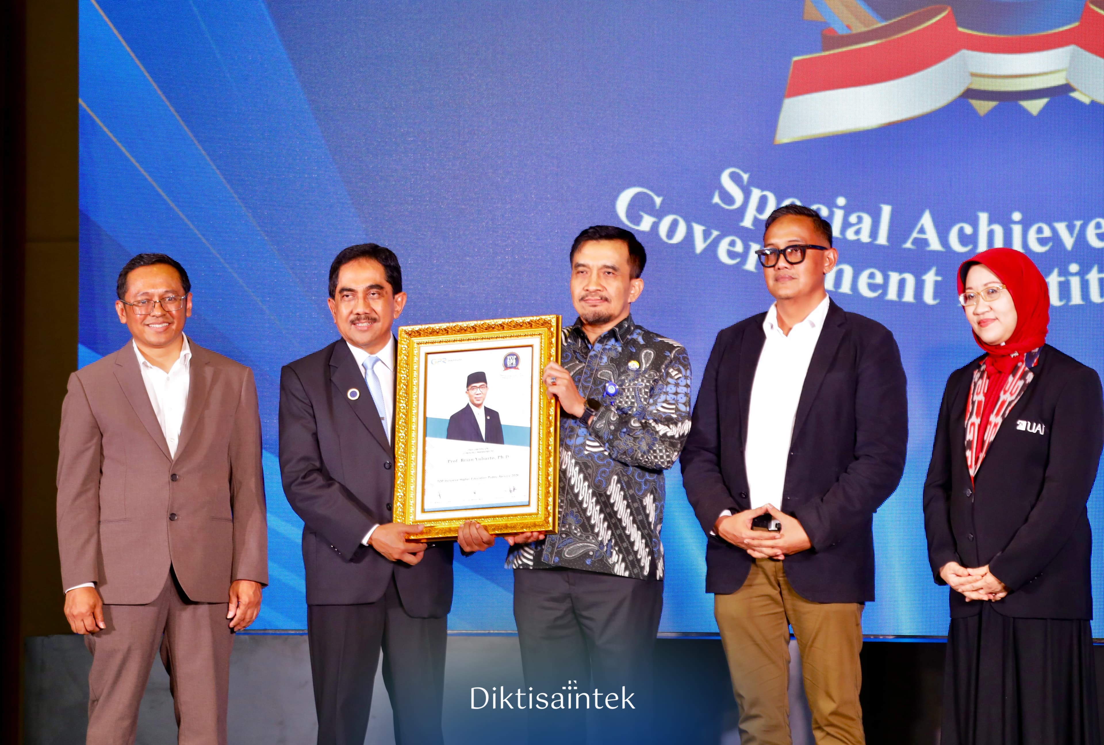 Kemdiktisaintek Raih Empat Penghargaan Bidang Kehumasan, dalam Ajang The 6th Top GPR Award 2026