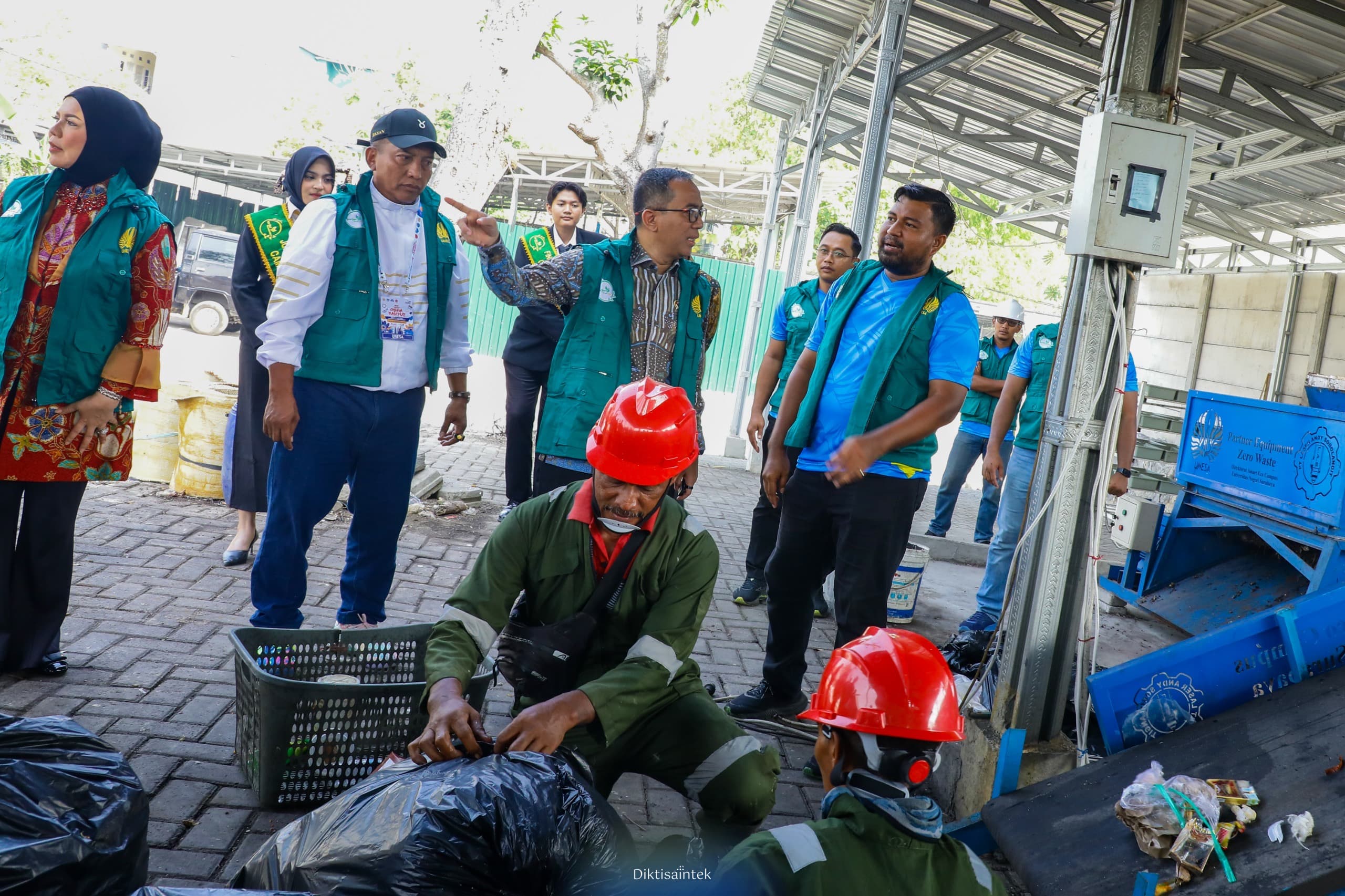 Mendiktisaintek Dorong Unesa sebagai Kampus Percontohan Pengelolaan Sampah Mandiri