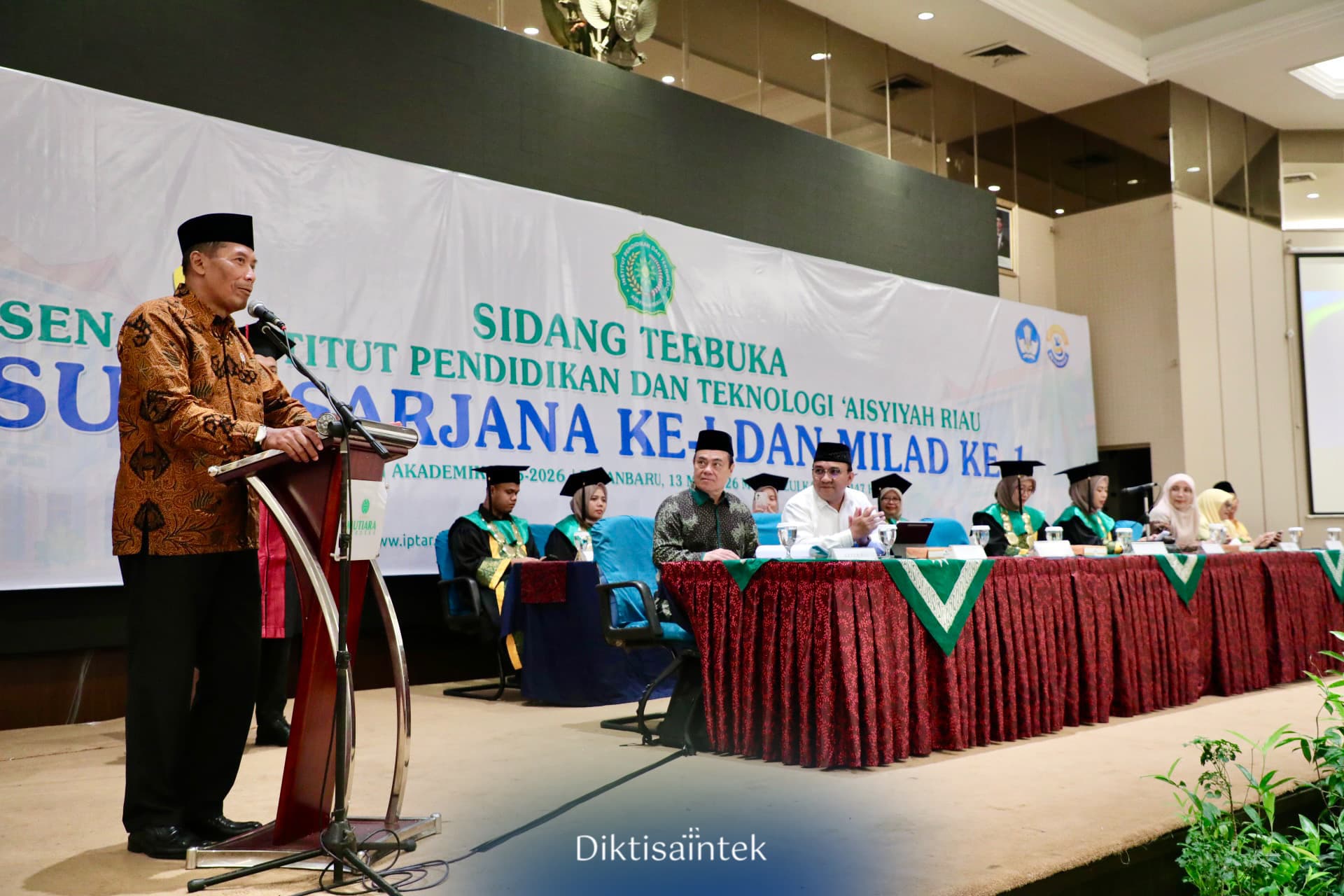 Wamendiktisaintek Fauzan Dorong Lulusan Perguruan Tinggi Siap Menjadi Generasi Unggul