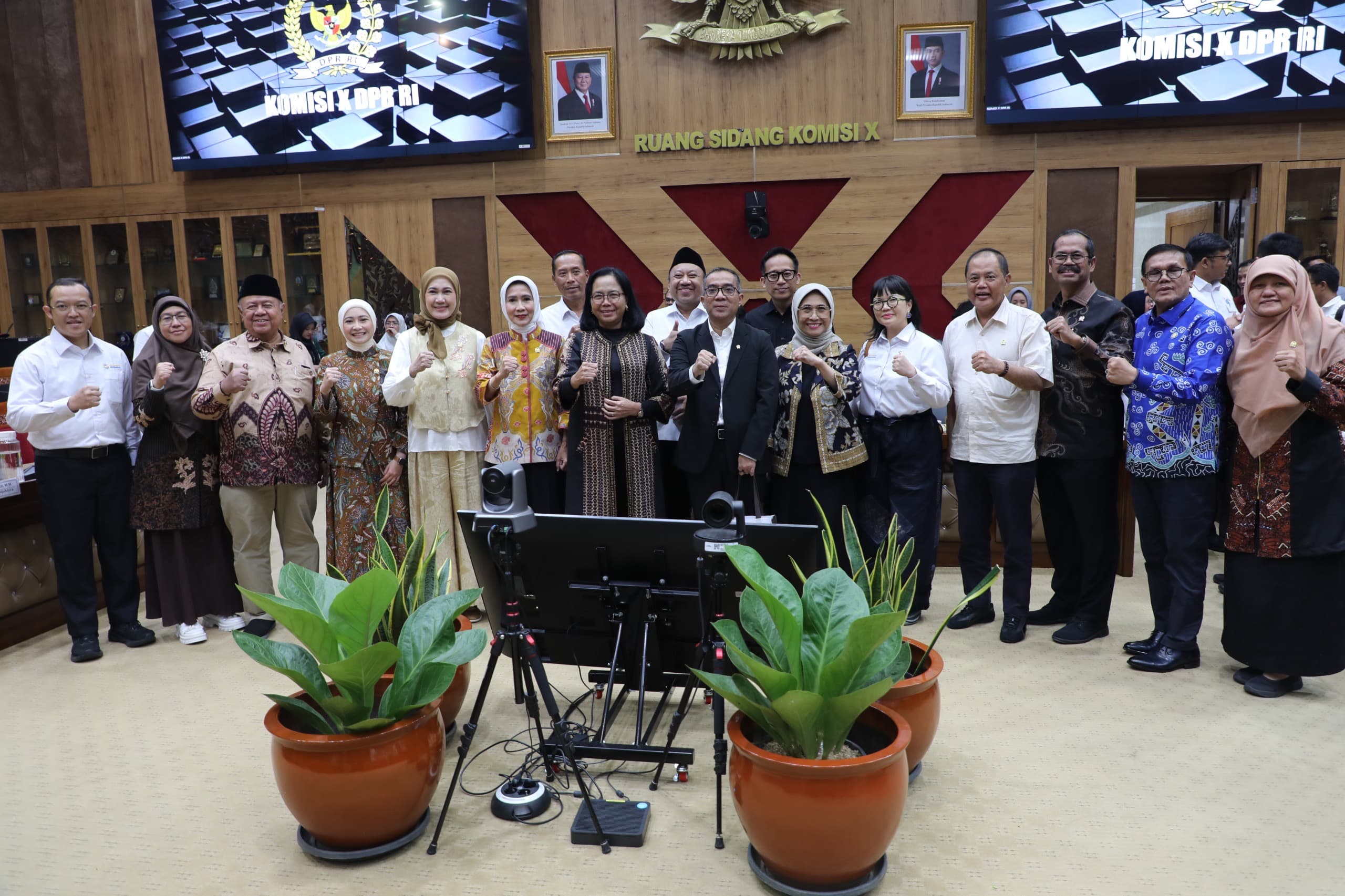Mendiktisaintek dan Komisi X DPR RI Bahas Penguatan Transformasi Pendidikan Tinggi Berkelanjutan