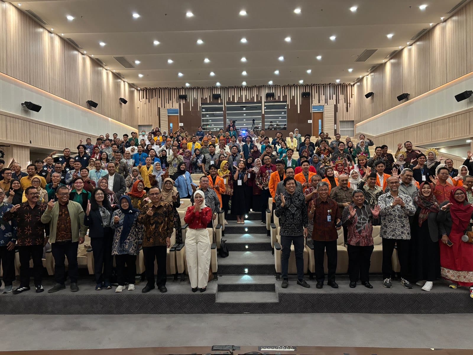 Seminar Dampak Program Mahasiswa Berdampak 2025 Tampilkan Kontribusi Nyata Mahasiswa bagi Masyarakat