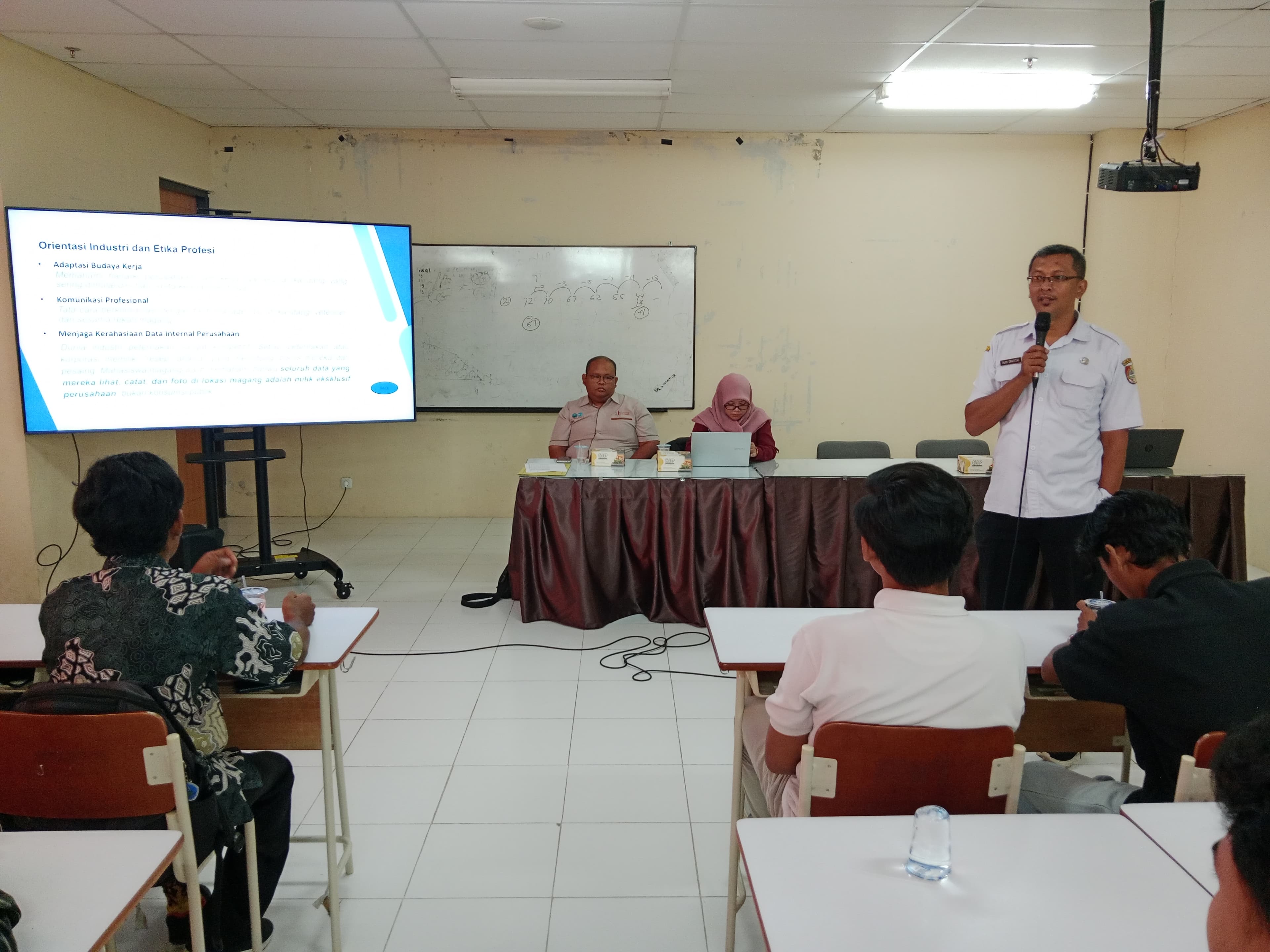 Polije Perkuat Kesiapan Mahasiswa Hadapi Dunia Kerja melalui Pembekalan Magang Produksi Ternak