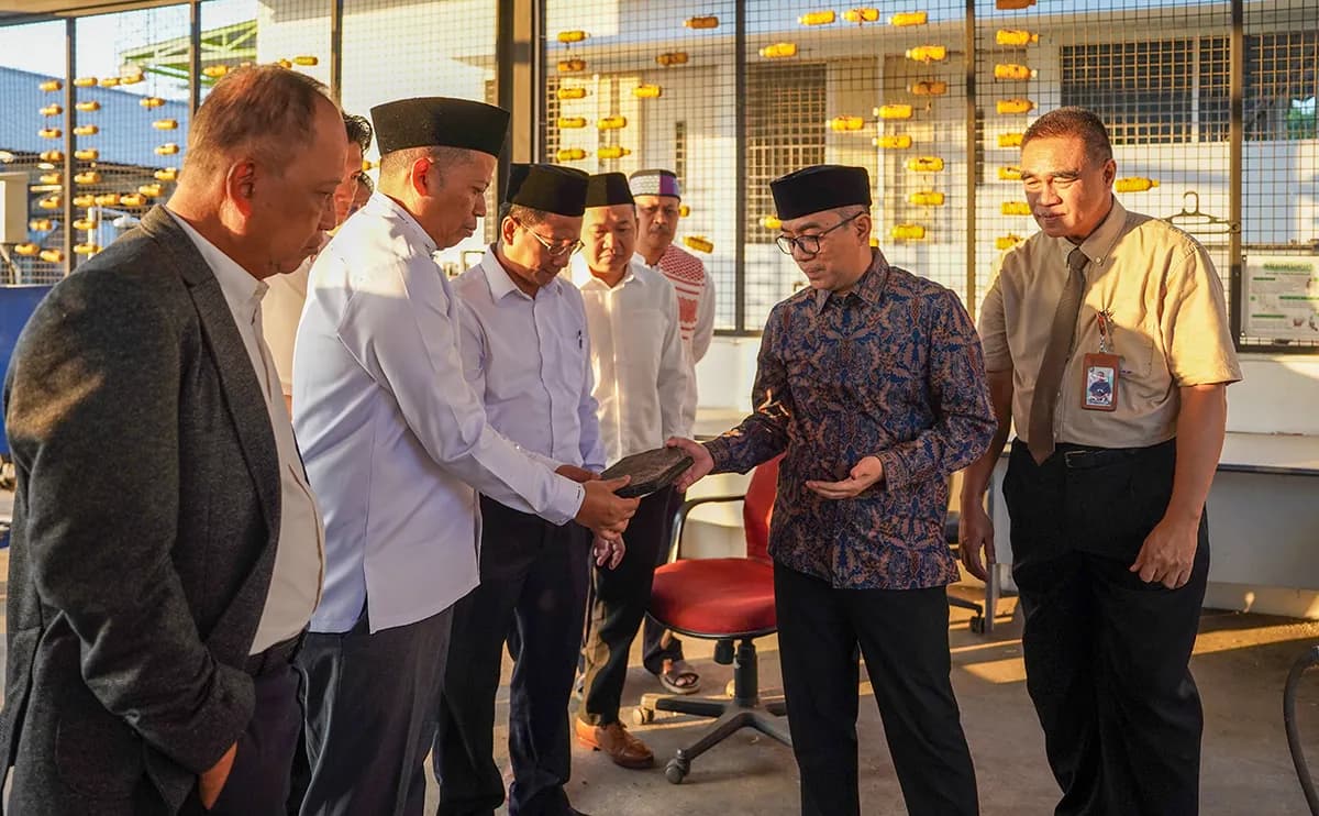 Mendiktisaintek Brian Yuliarto Hadir di UNDIP, Apresiasi Teknologi Pengolahan Air Bersih dan Pengelolaan Sampah Terpadu