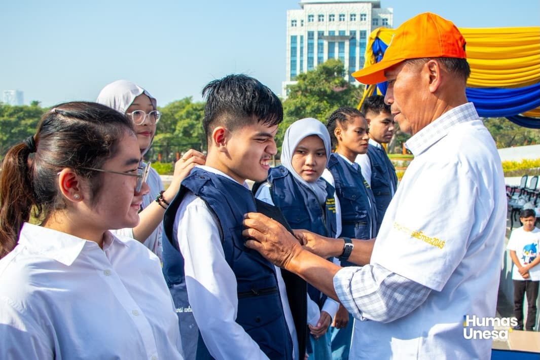 Dari Kampus untuk Masyarakat, Wamen Fauzan Lepas 16.000 Mahasiswa Unesa Wujudkan Kampus Berdampak