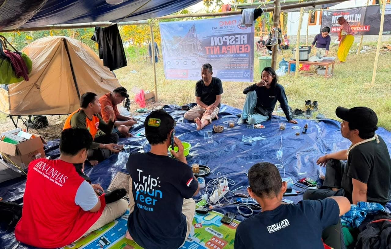 Tak Sekadar Kirim Bantuan, Mahasiswa Unhas dan Mitra Bergerak Hubungkan Sumber Daya untuk Pemulihan Pascagempa