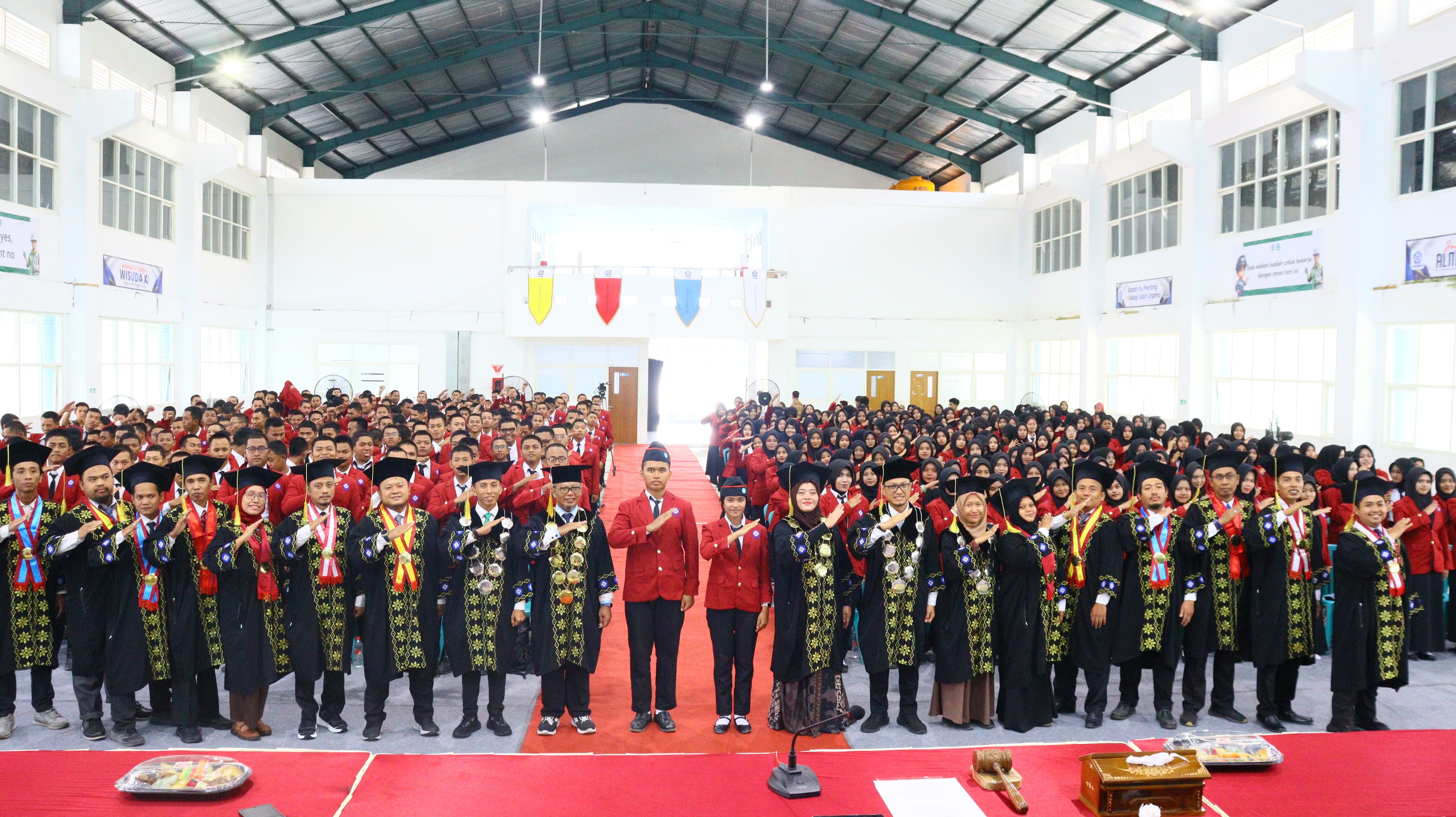 483 Mahasiswa Baru POLTERA Resmi Dikukuhkan, Siap Menjadi Talenta Vokasi Berdaya Saing