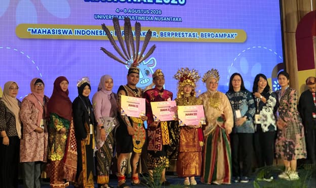 Mahasiswa Disabilitas Unesa Raih Penghargaan Nasional lewat Gagasan Ekonomi Inklusif dan Parade Budaya