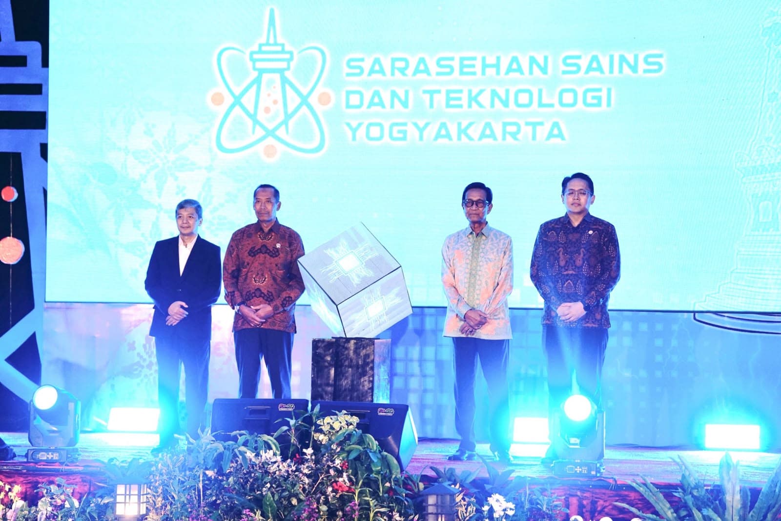 Gubernur DIY Sri Sultan HB X Berpesan agar Perguruan Tinggi “Ingat Pulang” ke Masyarakat